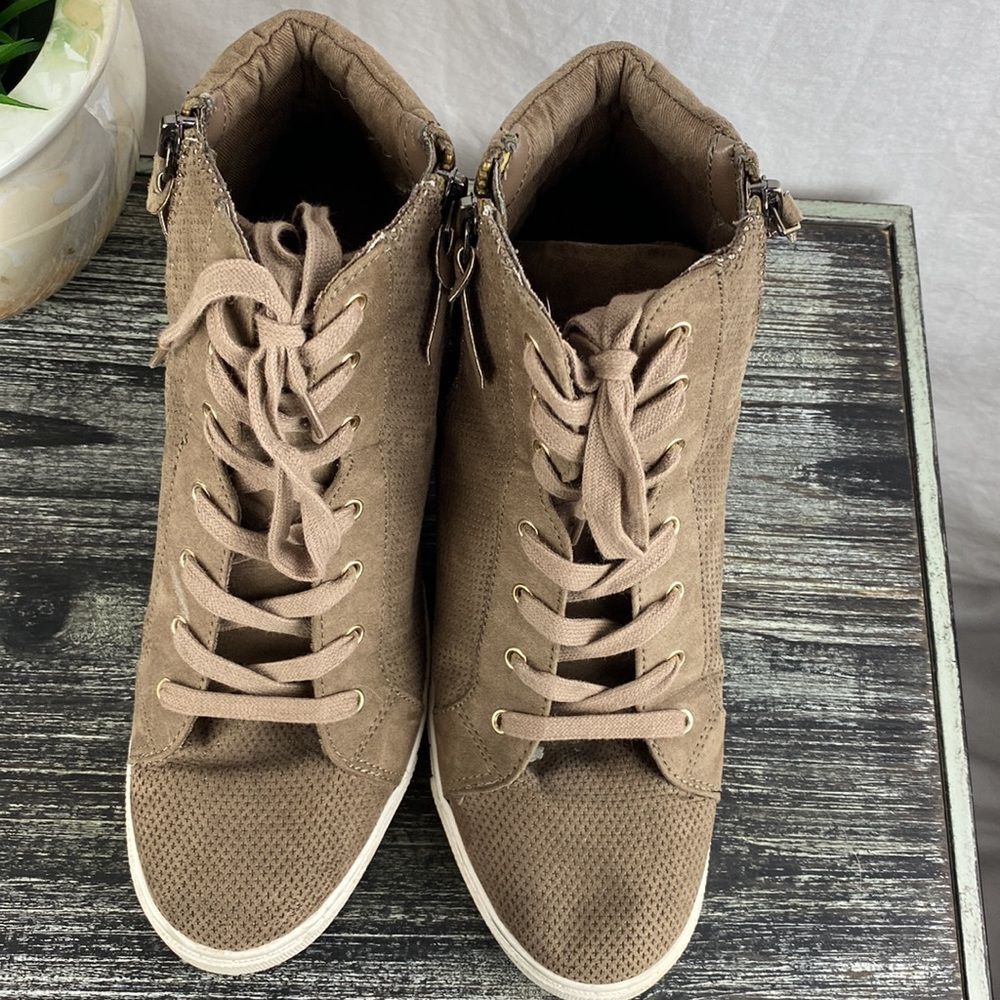 Steve Madden Tan & White Lynn Hi Top Lace & Zip Platform Sneaker Shoe 9 - Picture 4 of 9